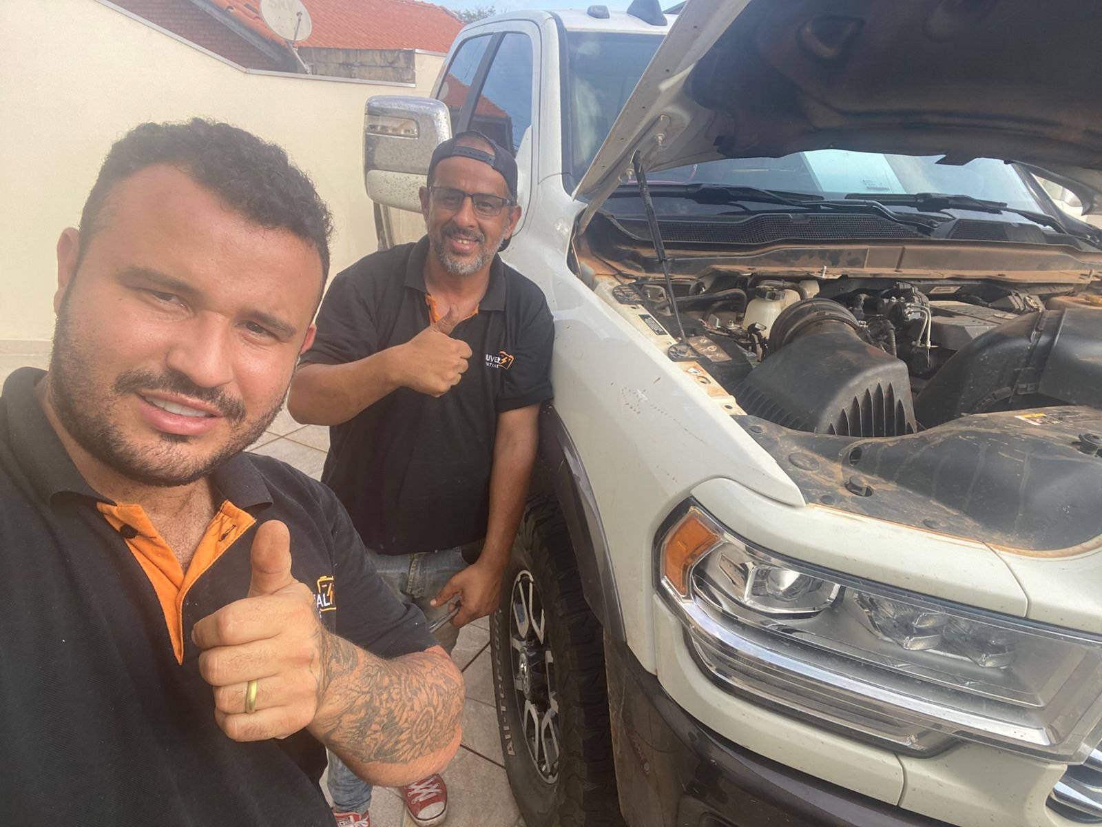 Equipe Juvenal Baterias em atendimento automotivo